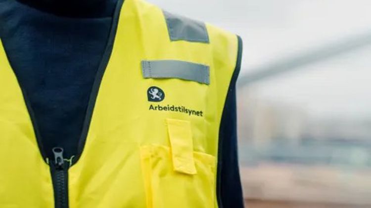 Nærbilde av gul vest